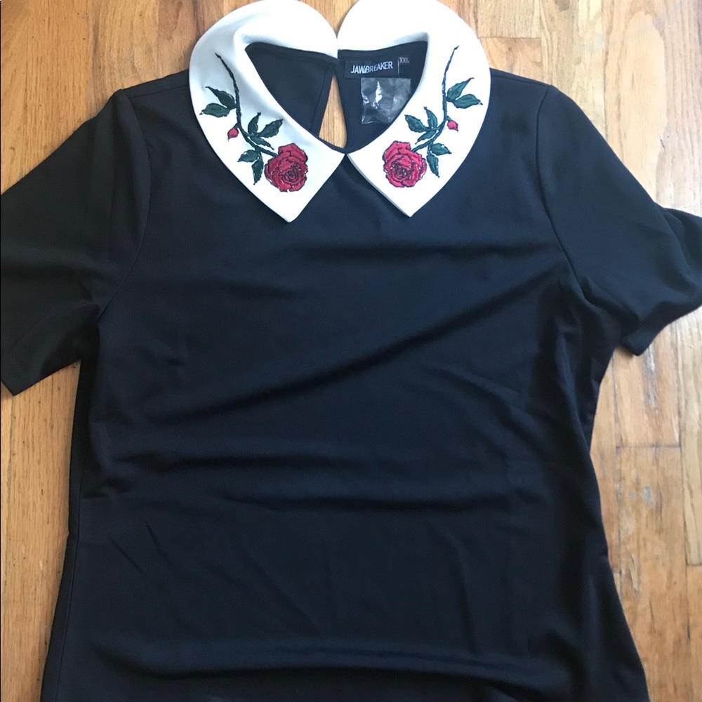 Unique vintage Peter Pan collar rose top